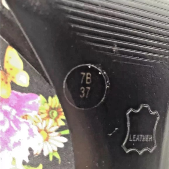 BCBG Cute Floral Pin-Up-Girl Style Stiletto Heels - Picture 10 of 10